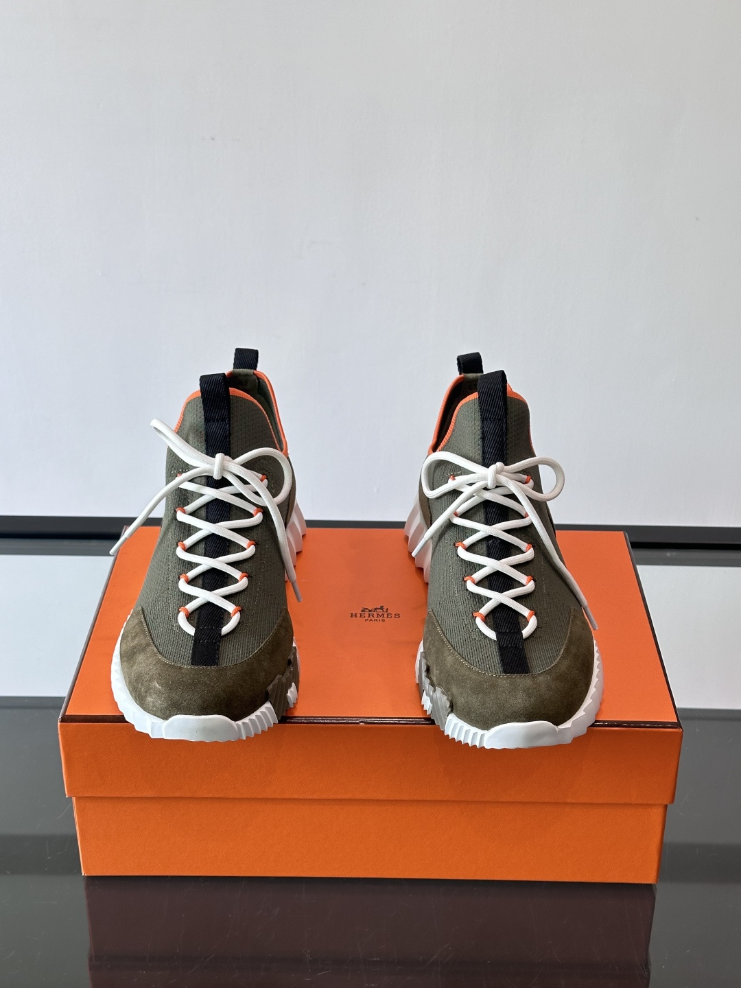 H家🏠爱马仕🐎Bouning系列男士运动鞋，采用飞织工艺制作+麂皮拼接，搭配橡胶鞋底，撞色设计超有辨识度