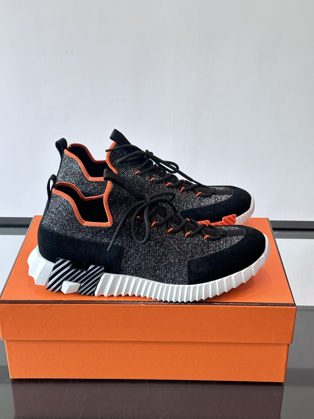 H家🏠爱马仕🐎Bouning系列男士运动鞋，采用飞织工艺制作+麂皮拼接，搭配橡胶鞋底，撞色设计超有辨识度