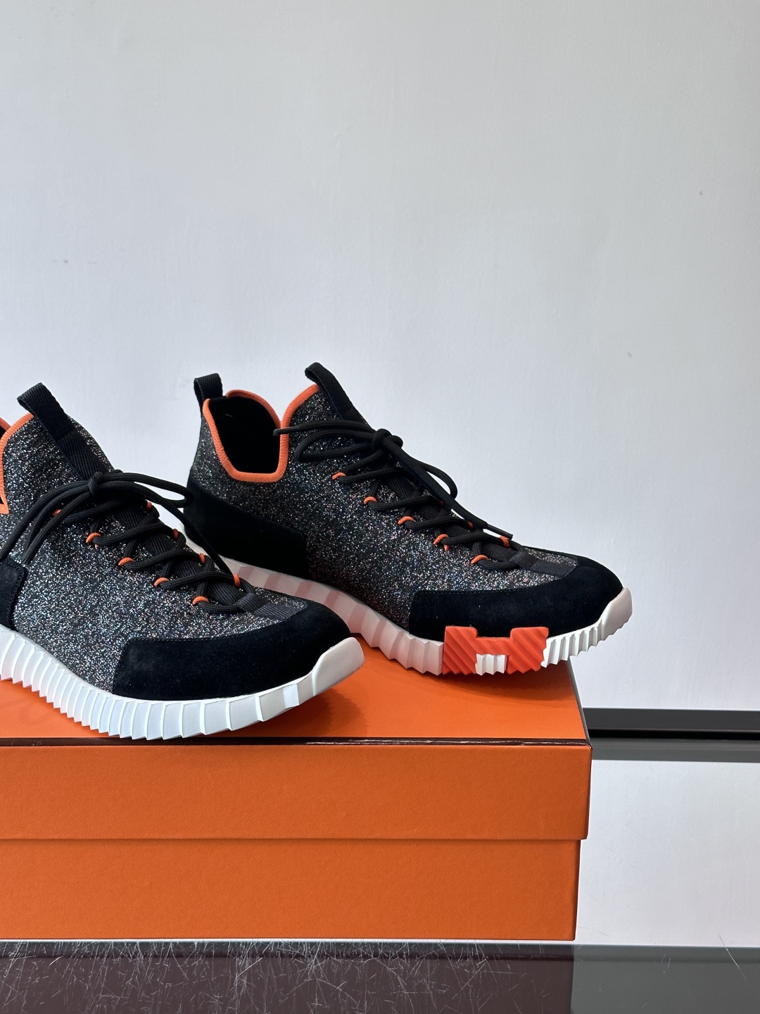 H家🏠爱马仕🐎Bouning系列男士运动鞋，采用飞织工艺制作+麂皮拼接，搭配橡胶鞋底，撞色设计超有辨识度