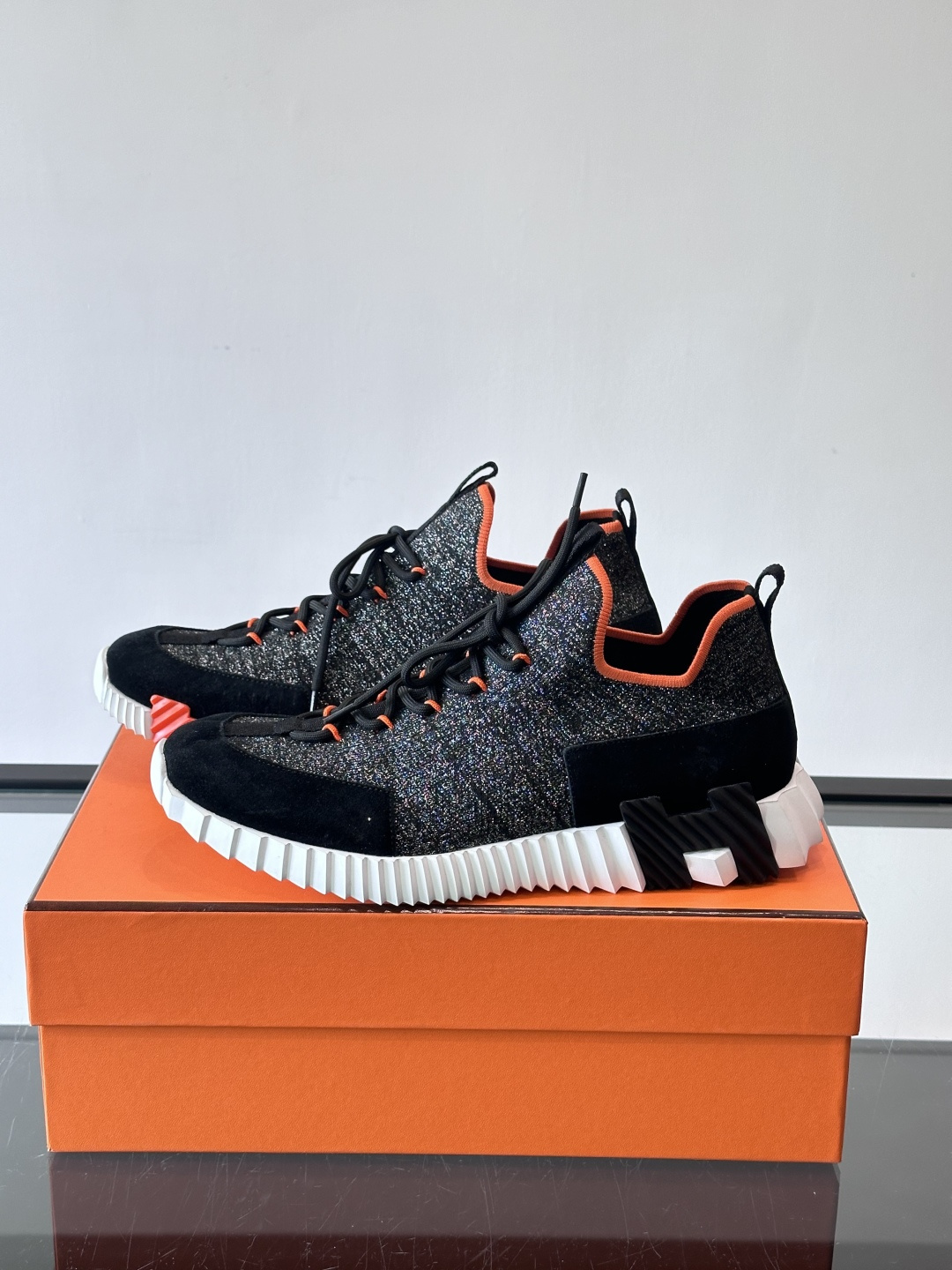 H家🏠爱马仕🐎Bouning系列男士运动鞋，采用飞织工艺制作+麂皮拼接，搭配橡胶鞋底，撞色设计超有辨识度