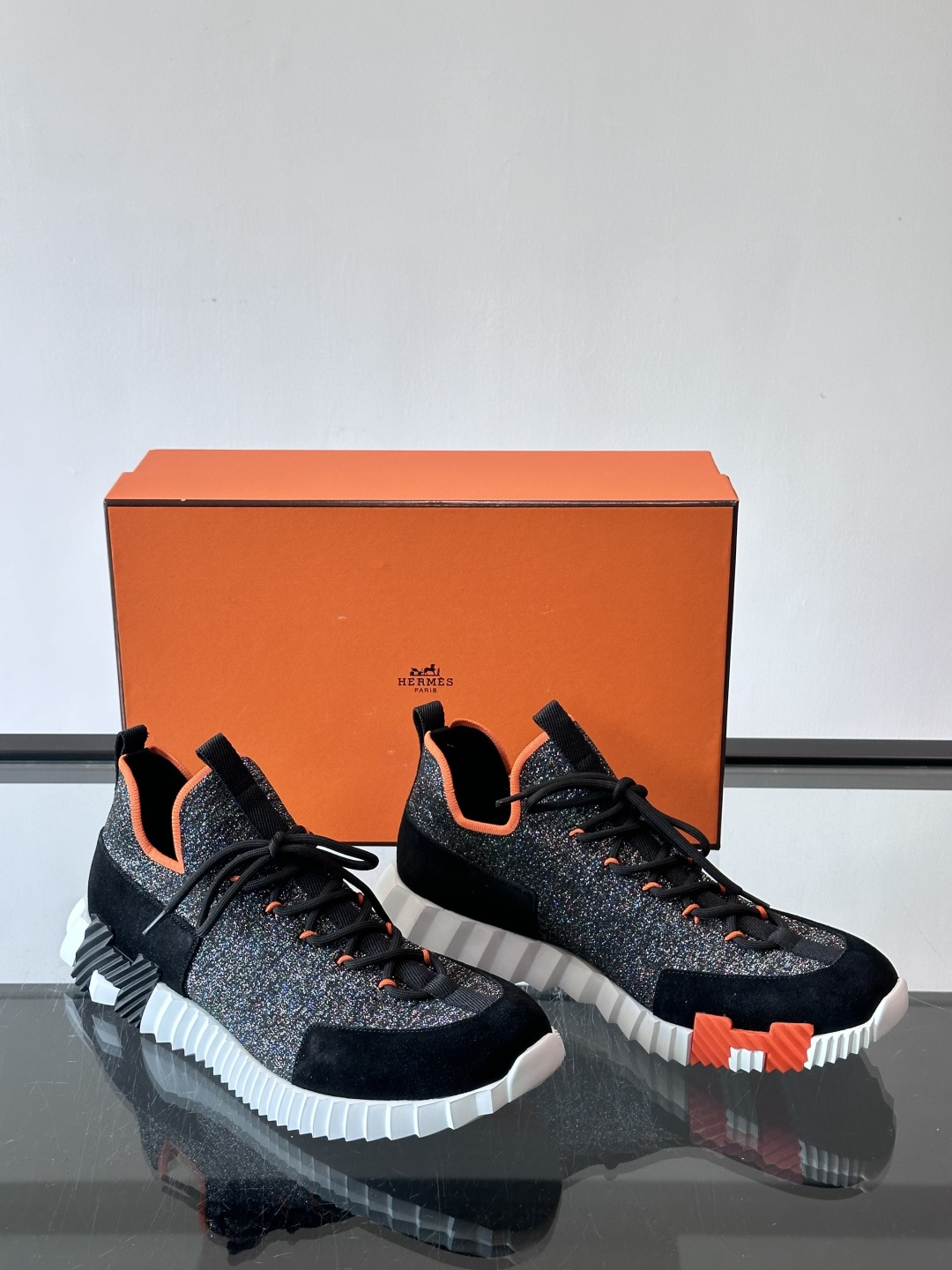 H家🏠爱马仕🐎Bouning系列男士运动鞋，采用飞织工艺制作+麂皮拼接，搭配橡胶鞋底，撞色设计超有辨识度