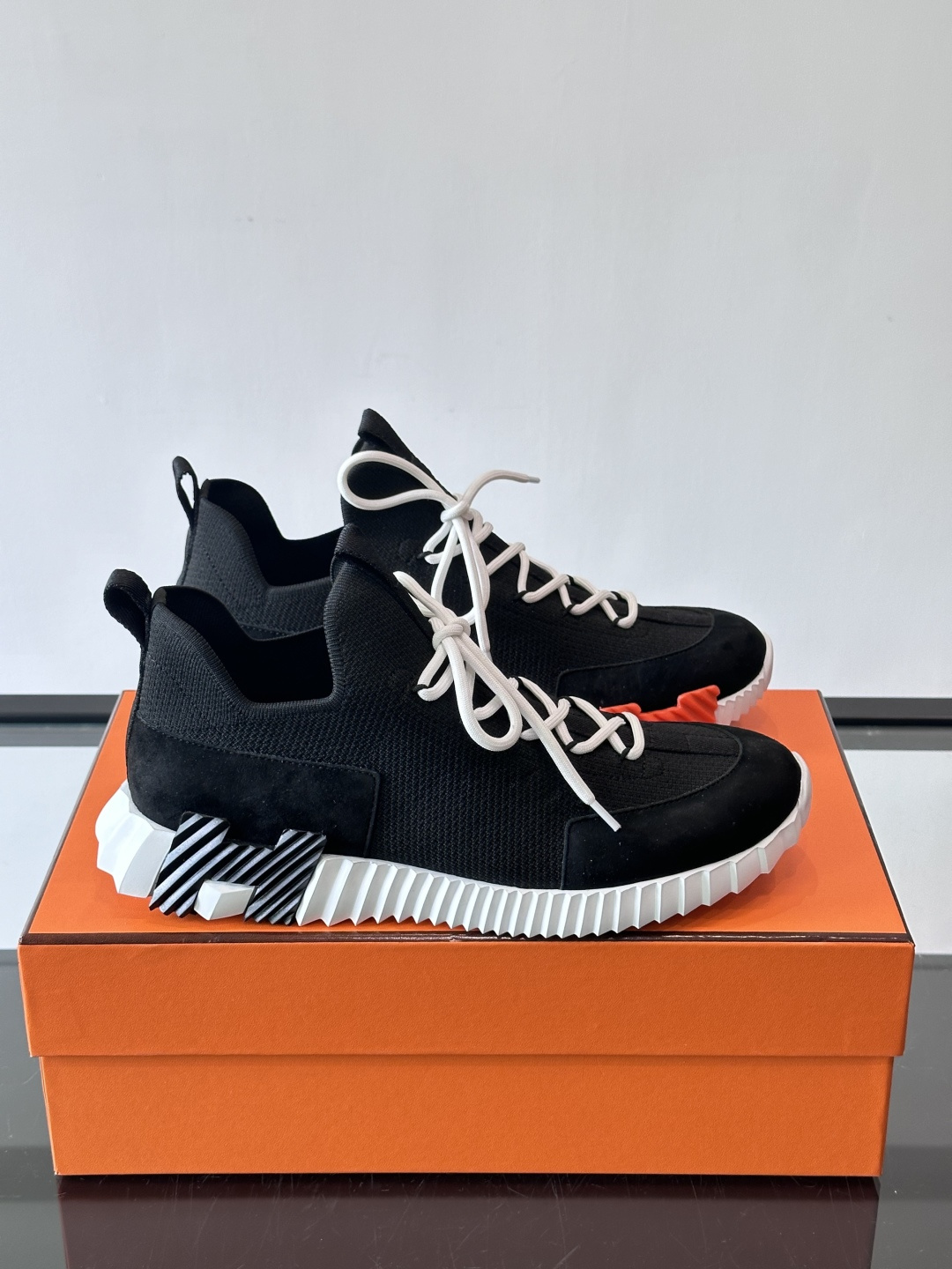 H家🏠爱马仕🐎Bouning系列男士运动鞋，采用飞织工艺制作+麂皮拼接，搭配橡胶鞋底，撞色设计超有辨识度