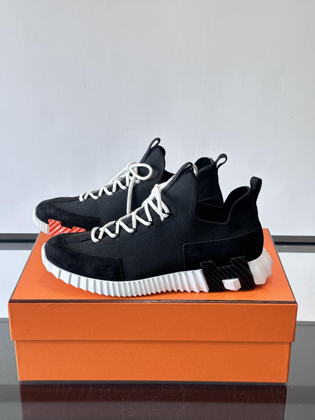 H家🏠爱马仕🐎Bouning系列男士运动鞋，采用飞织工艺制作+麂皮拼接，搭配橡胶鞋底，撞色设计超有辨识度