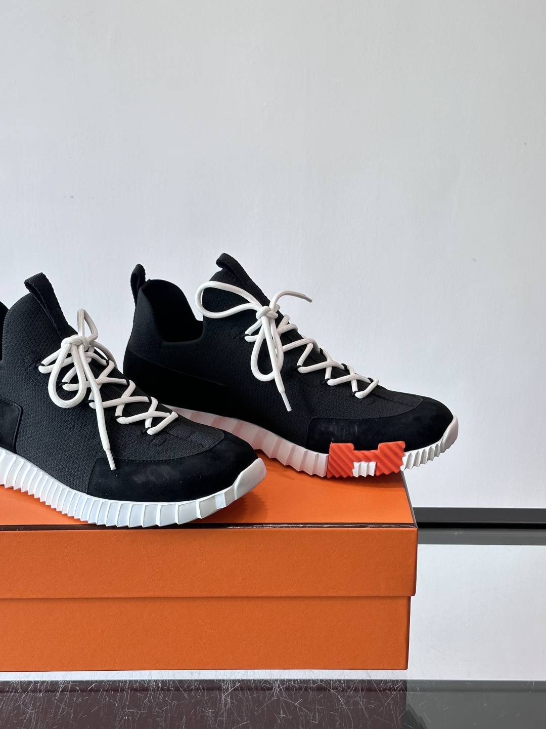 H家🏠爱马仕🐎Bouning系列男士运动鞋，采用飞织工艺制作+麂皮拼接，搭配橡胶鞋底，撞色设计超有辨识度