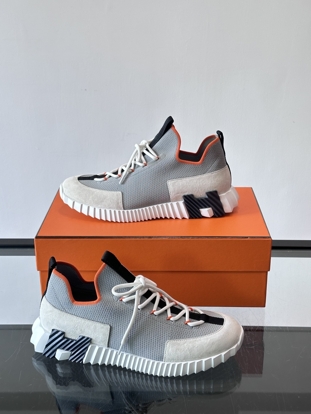 H家🏠爱马仕🐎Bouning系列男士运动鞋，采用飞织工艺制作+麂皮拼接，搭配橡胶鞋底，撞色设计超有辨识度