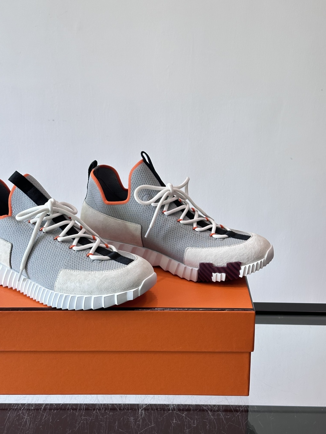 H家🏠爱马仕🐎Bouning系列男士运动鞋，采用飞织工艺制作+麂皮拼接，搭配橡胶鞋底，撞色设计超有辨识度