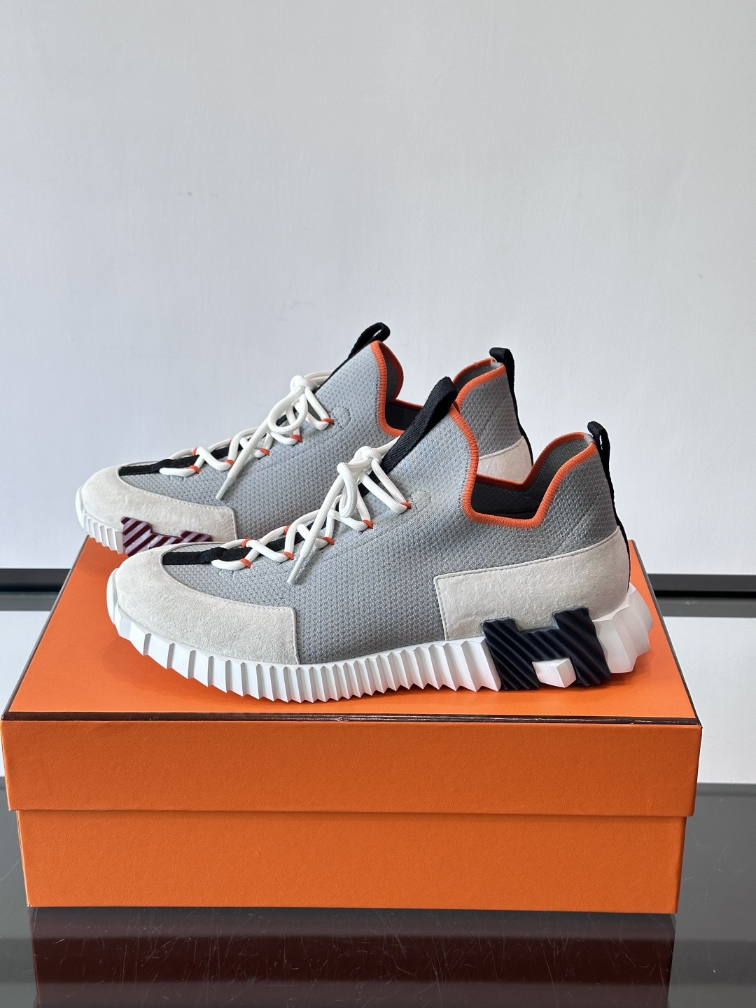 H家🏠爱马仕🐎Bouning系列男士运动鞋，采用飞织工艺制作+麂皮拼接，搭配橡胶鞋底，撞色设计超有辨识度