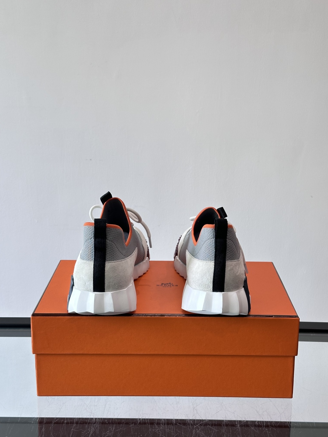 H家🏠爱马仕🐎Bouning系列男士运动鞋，采用飞织工艺制作+麂皮拼接，搭配橡胶鞋底，撞色设计超有辨识度