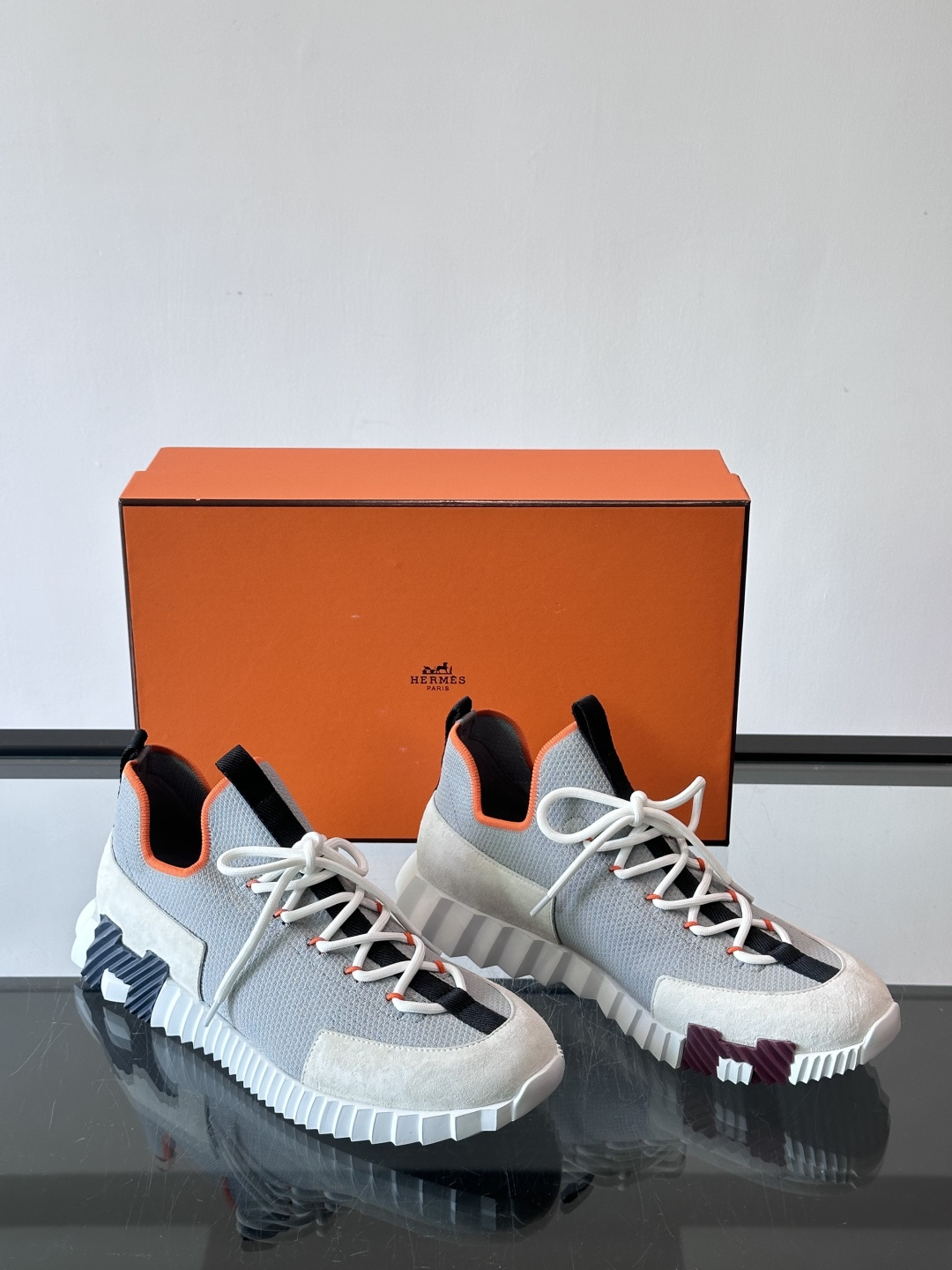 H家🏠爱马仕🐎Bouning系列男士运动鞋，采用飞织工艺制作+麂皮拼接，搭配橡胶鞋底，撞色设计超有辨识度