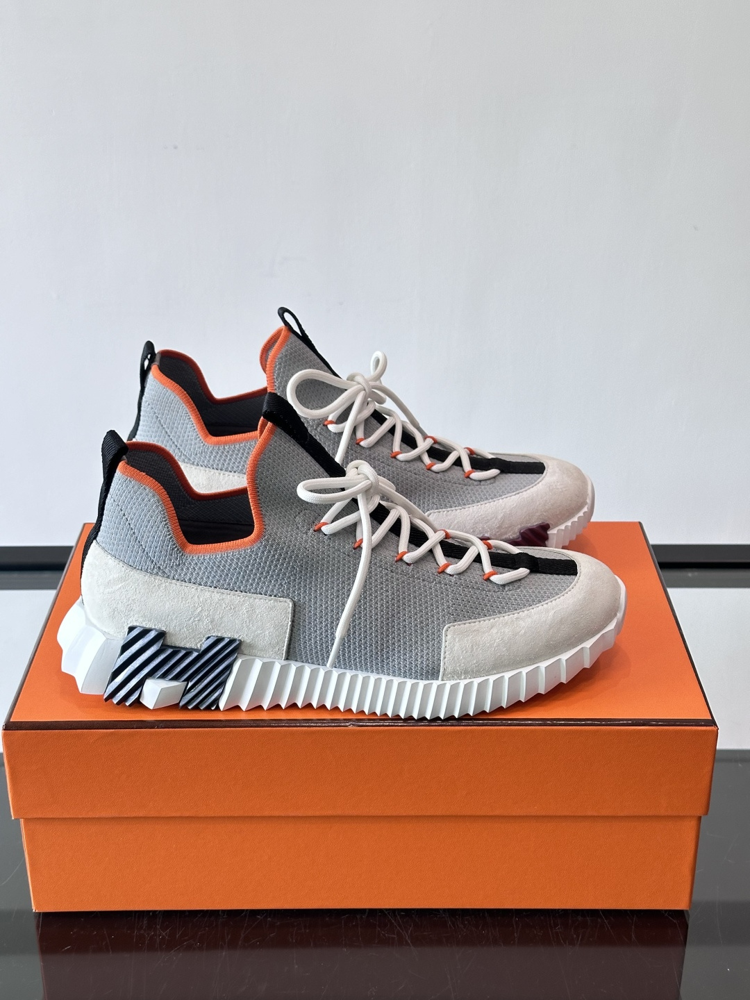 H家🏠爱马仕🐎Bouning系列男士运动鞋，采用飞织工艺制作+麂皮拼接，搭配橡胶鞋底，撞色设计超有辨识度