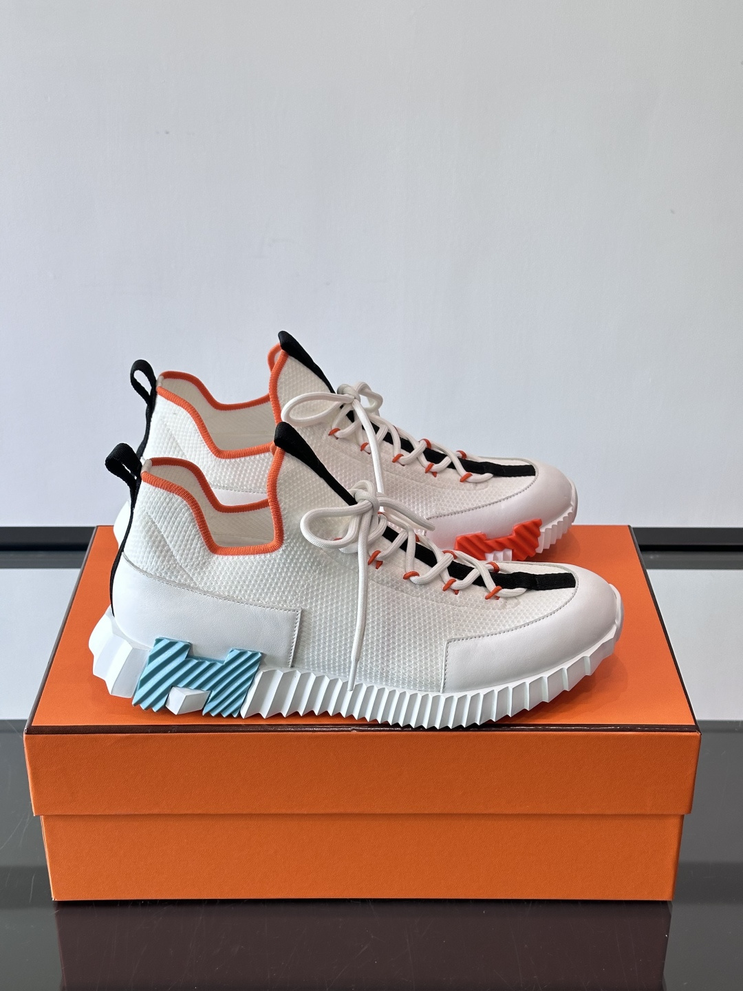 H家🏠爱马仕🐎Bouning系列男士运动鞋，采用飞织工艺制作+麂皮拼接，搭配橡胶鞋底，撞色设计超有辨识度