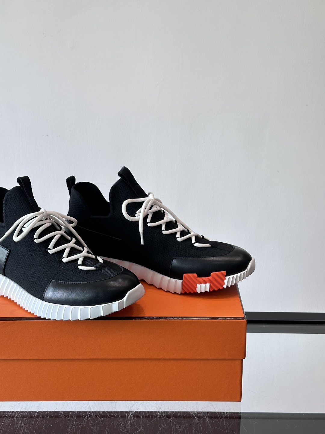 H家🏠爱马仕🐎Bouning系列男士运动鞋，采用飞织工艺制作+麂皮拼接，搭配橡胶鞋底，撞色设计超有辨识度