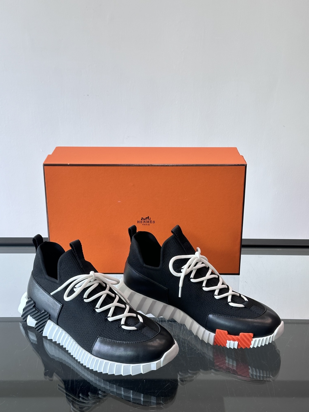 H家🏠爱马仕🐎Bouning系列男士运动鞋，采用飞织工艺制作+麂皮拼接，搭配橡胶鞋底，撞色设计超有辨识度