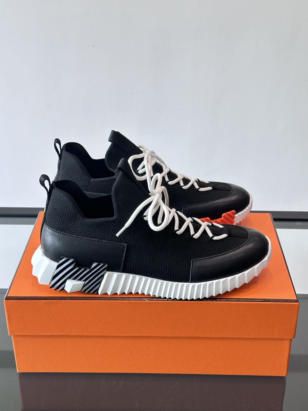 H家🏠爱马仕🐎Bouning系列男士运动鞋，采用飞织工艺制作+麂皮拼接，搭配橡胶鞋底，撞色设计超有辨识度