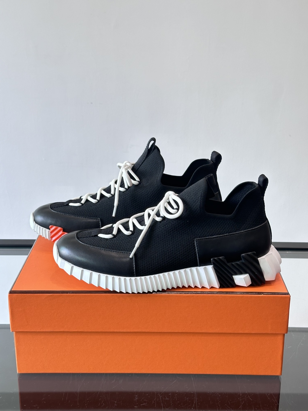 H家🏠爱马仕🐎Bouning系列男士运动鞋，采用飞织工艺制作+麂皮拼接，搭配橡胶鞋底，撞色设计超有辨识度