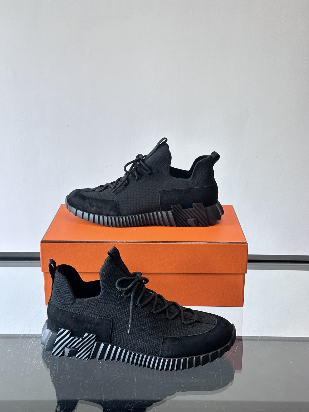 H家🏠爱马仕🐎Bouning系列男士运动鞋，采用飞织工艺制作+麂皮拼接，搭配橡胶鞋底，撞色设计超有辨识度