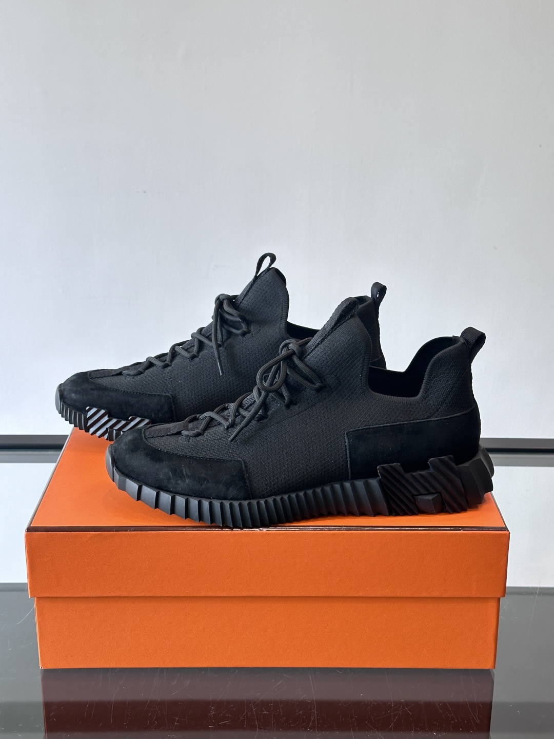 H家🏠爱马仕🐎Bouning系列男士运动鞋，采用飞织工艺制作+麂皮拼接，搭配橡胶鞋底，撞色设计超有辨识度