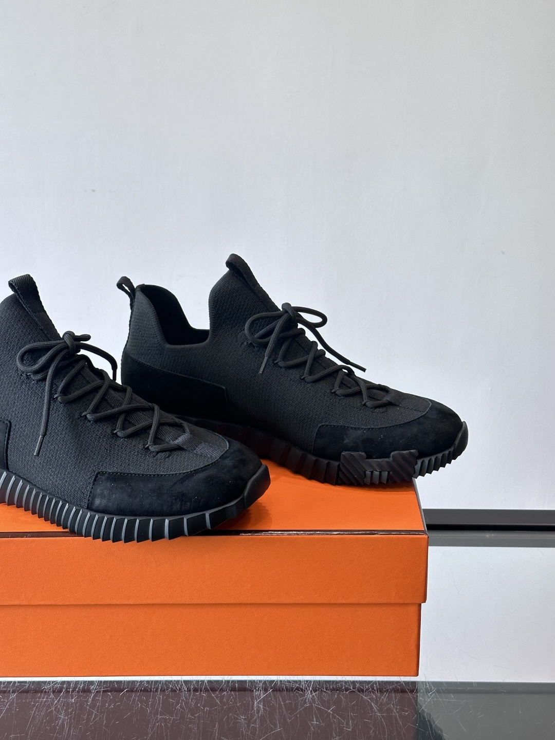 H家🏠爱马仕🐎Bouning系列男士运动鞋，采用飞织工艺制作+麂皮拼接，搭配橡胶鞋底，撞色设计超有辨识度