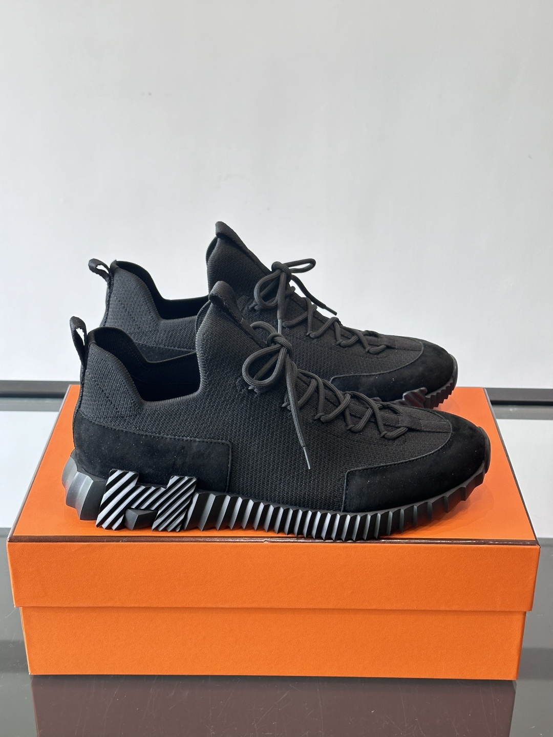 H家🏠爱马仕🐎Bouning系列男士运动鞋，采用飞织工艺制作+麂皮拼接，搭配橡胶鞋底，撞色设计超有辨识度