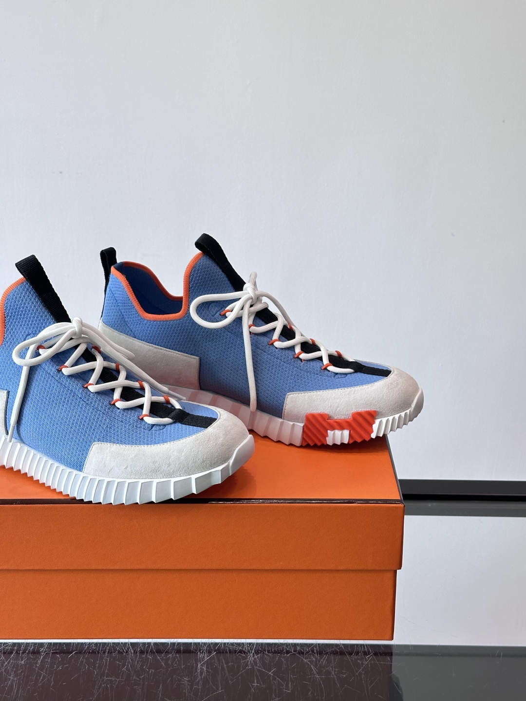 H家🏠爱马仕🐎Bouning系列男士运动鞋，采用飞织工艺制作+麂皮拼接，搭配橡胶鞋底，撞色设计超有辨识度