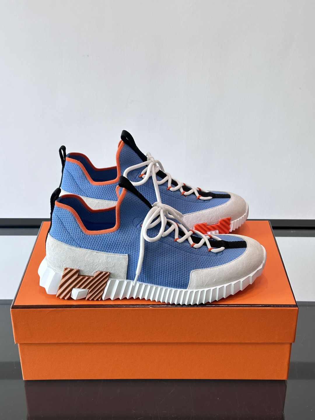 H家🏠爱马仕🐎Bouning系列男士运动鞋，采用飞织工艺制作+麂皮拼接，搭配橡胶鞋底，撞色设计超有辨识度