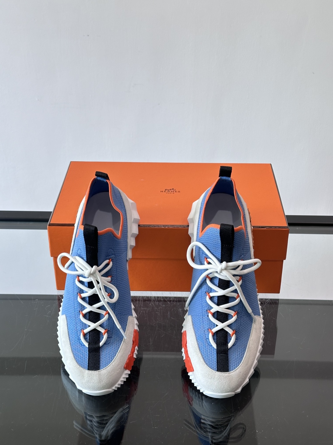 H家🏠爱马仕🐎Bouning系列男士运动鞋，采用飞织工艺制作+麂皮拼接，搭配橡胶鞋底，撞色设计超有辨识度