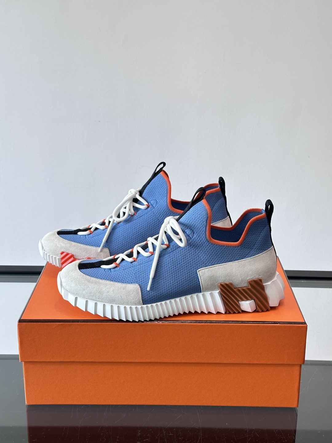 H家🏠爱马仕🐎Bouning系列男士运动鞋，采用飞织工艺制作+麂皮拼接，搭配橡胶鞋底，撞色设计超有辨识度