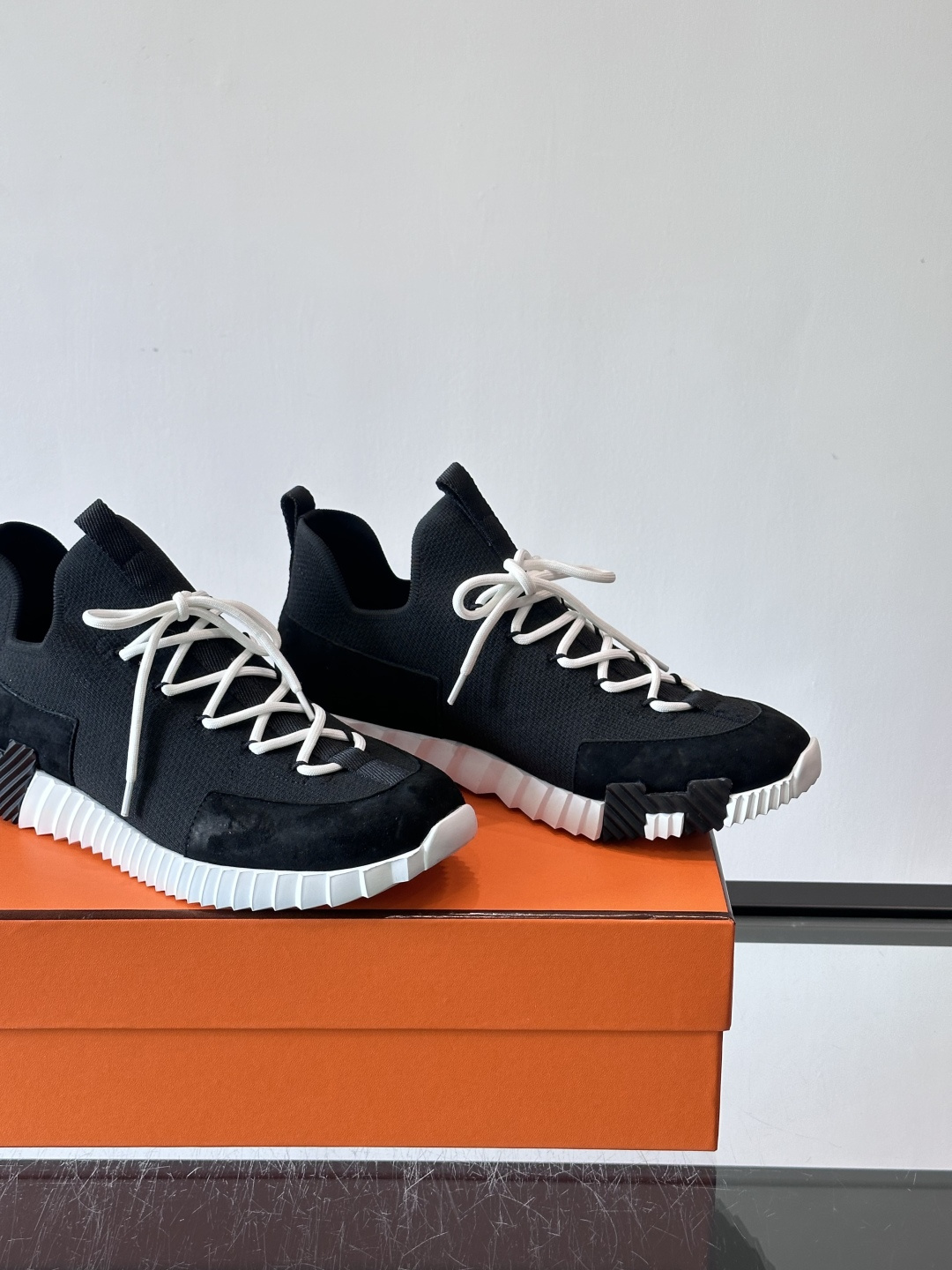 H家🏠爱马仕🐎Bouning系列男士运动鞋，采用飞织工艺制作+麂皮拼接，搭配橡胶鞋底，撞色设计超有辨识度