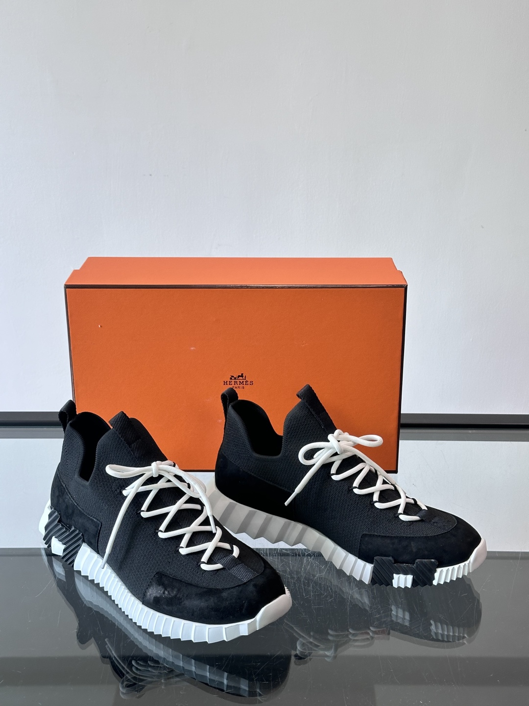 H家🏠爱马仕🐎Bouning系列男士运动鞋，采用飞织工艺制作+麂皮拼接，搭配橡胶鞋底，撞色设计超有辨识度