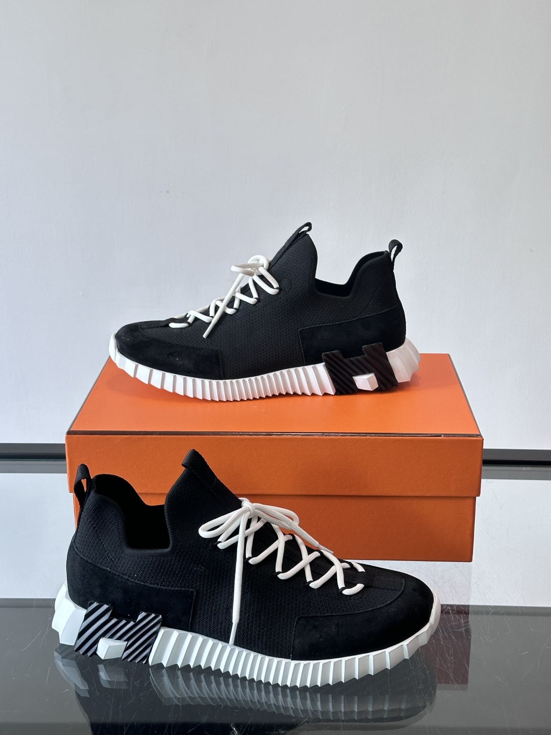 H家🏠爱马仕🐎Bouning系列男士运动鞋，采用飞织工艺制作+麂皮拼接，搭配橡胶鞋底，撞色设计超有辨识度