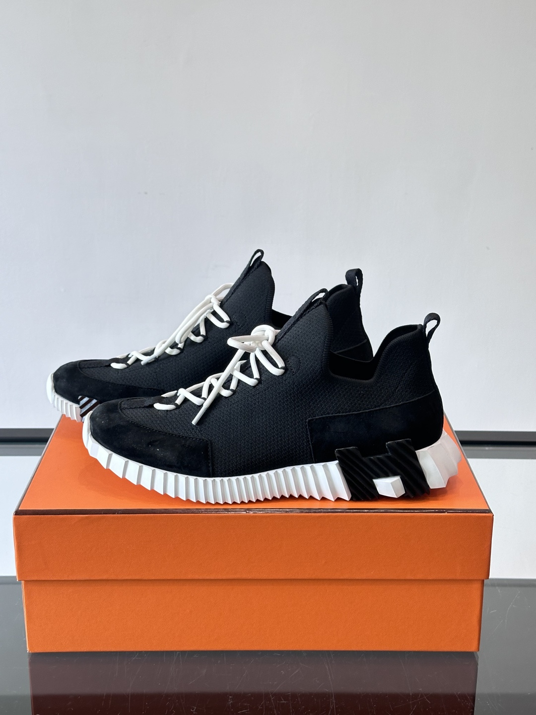 H家🏠爱马仕🐎Bouning系列男士运动鞋，采用飞织工艺制作+麂皮拼接，搭配橡胶鞋底，撞色设计超有辨识度