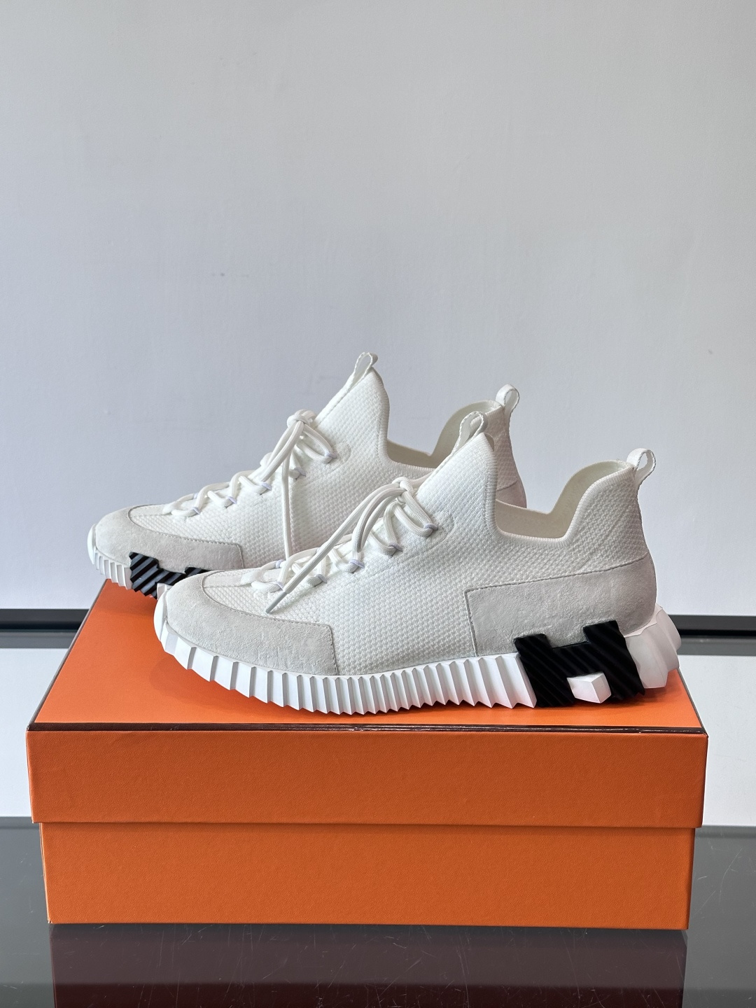 H家🏠爱马仕🐎Bouning系列男士运动鞋，采用飞织工艺制作+麂皮拼接，搭配橡胶鞋底，撞色设计超有辨识度