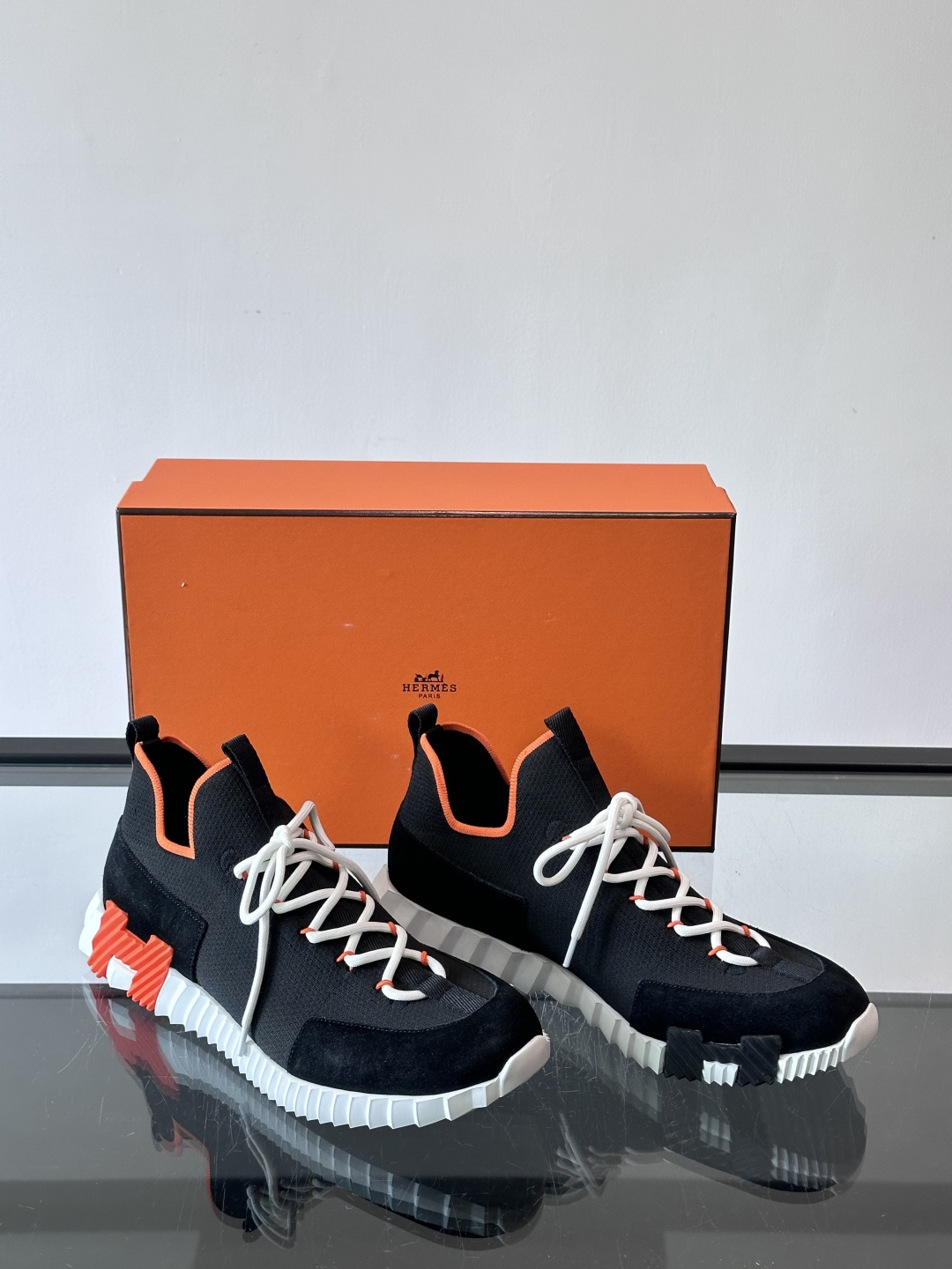 H家🏠爱马仕🐎Bouning系列男士运动鞋，采用飞织工艺制作+麂皮拼接，搭配橡胶鞋底，撞色设计超有辨识度