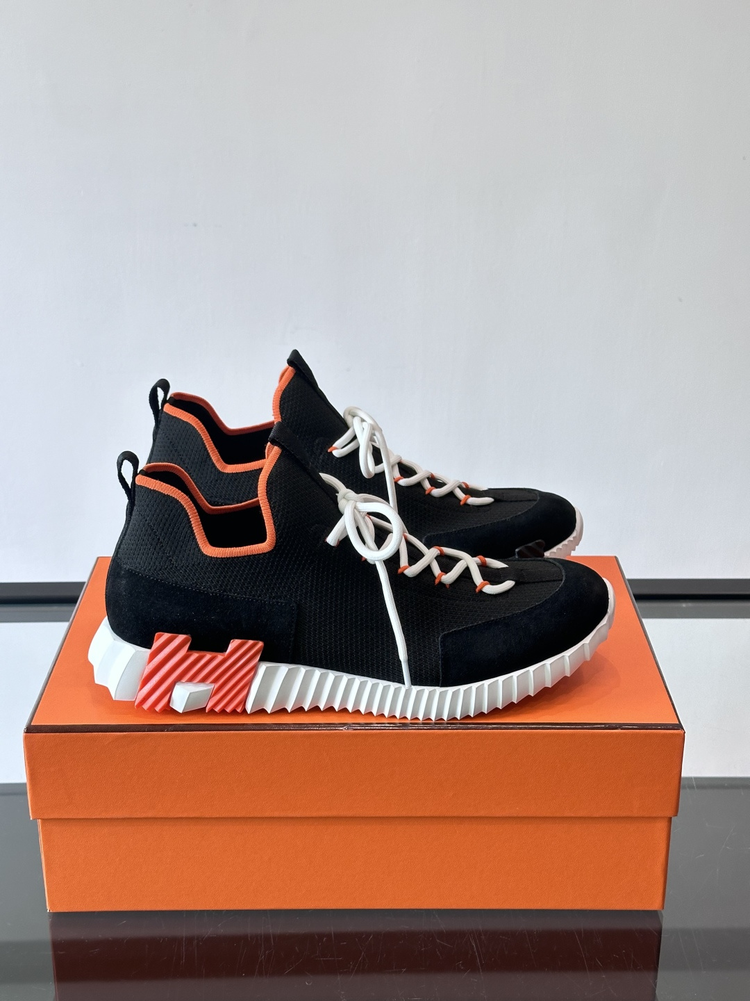 H家🏠爱马仕🐎Bouning系列男士运动鞋，采用飞织工艺制作+麂皮拼接，搭配橡胶鞋底，撞色设计超有辨识度