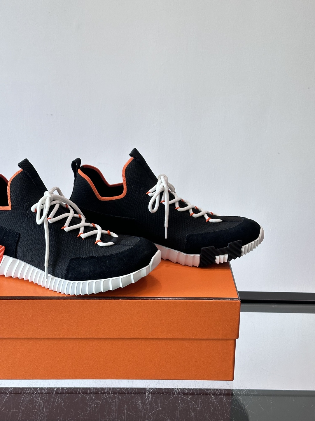 H家🏠爱马仕🐎Bouning系列男士运动鞋，采用飞织工艺制作+麂皮拼接，搭配橡胶鞋底，撞色设计超有辨识度