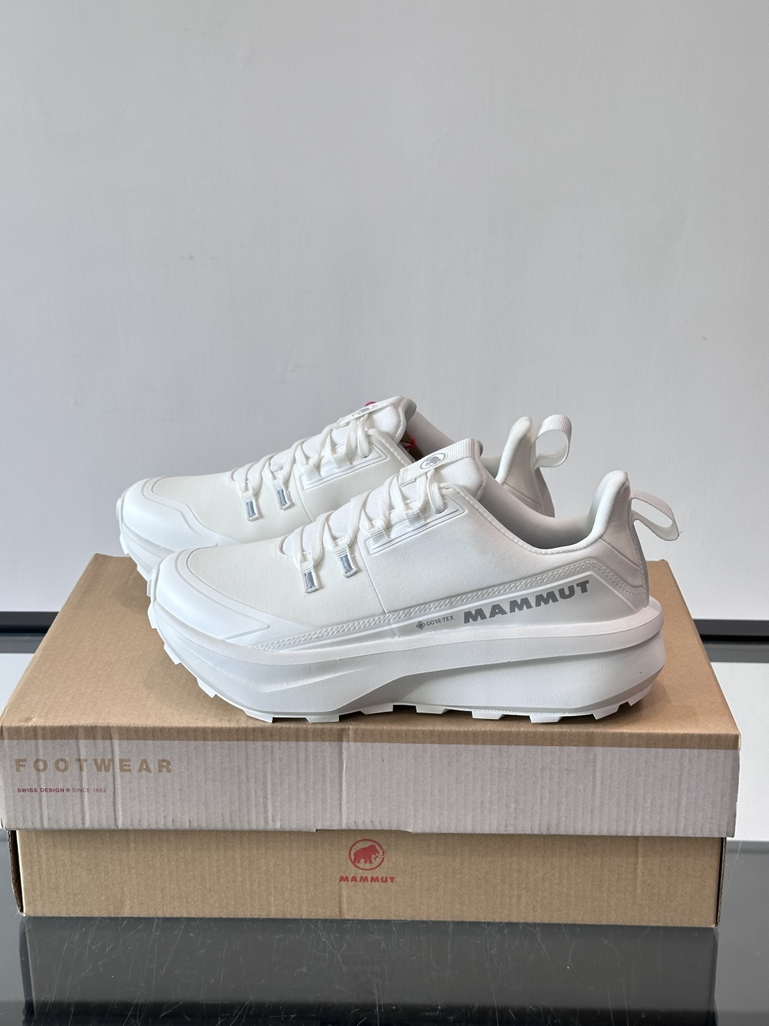 猛犸象Aenergy Hike Low GTX徒步鞋，专为户外徒步设计，Gore-Tex防水透气，潮湿环