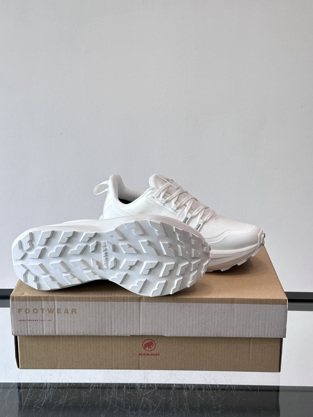 猛犸象Aenergy Hike Low GTX徒步鞋，专为户外徒步设计，Gore-Tex防水透气，潮湿环