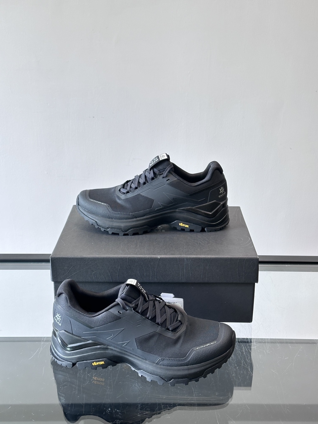 凯乐石界山徒步鞋，专为轻装徒步和日常通勤设计，鞋面采用防砂密实网布，透气又防砂石进入。Vibram橡胶大