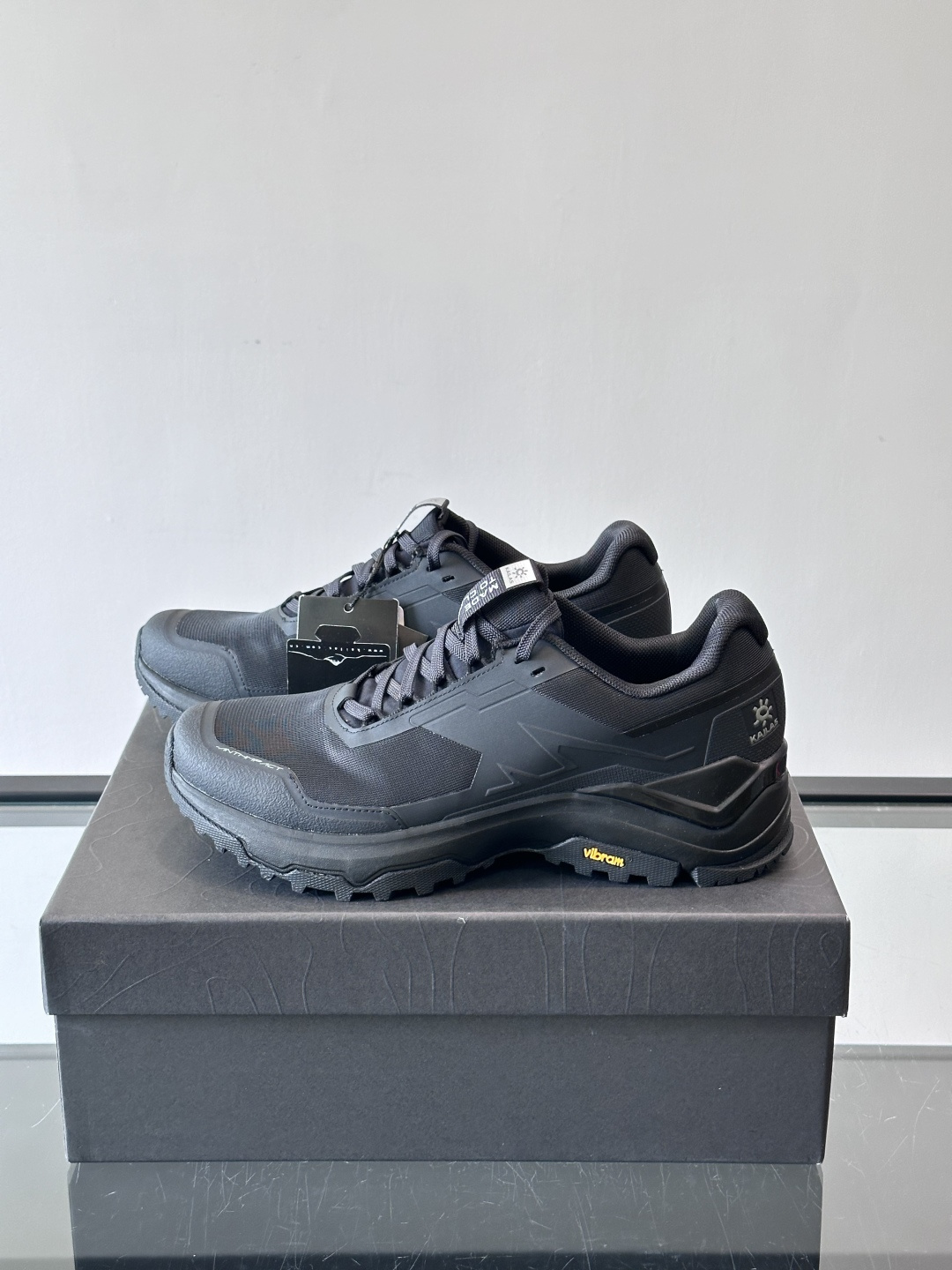 凯乐石界山徒步鞋，专为轻装徒步和日常通勤设计，鞋面采用防砂密实网布，透气又防砂石进入。Vibram橡胶大