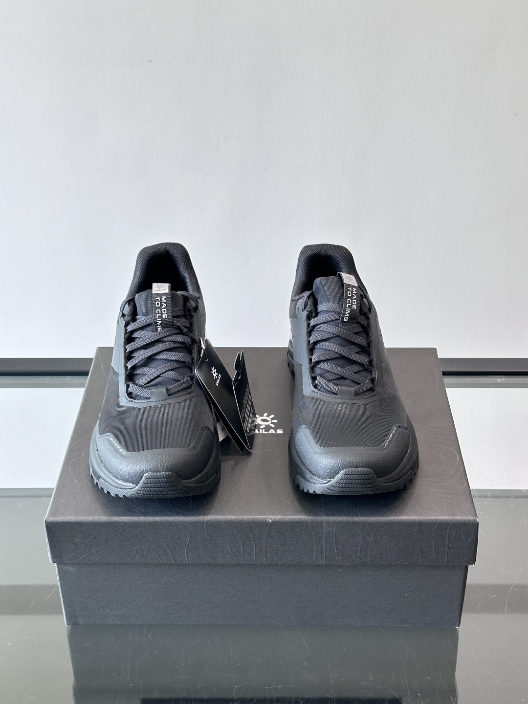 凯乐石界山徒步鞋，专为轻装徒步和日常通勤设计，鞋面采用防砂密实网布，透气又防砂石进入。Vibram橡胶大