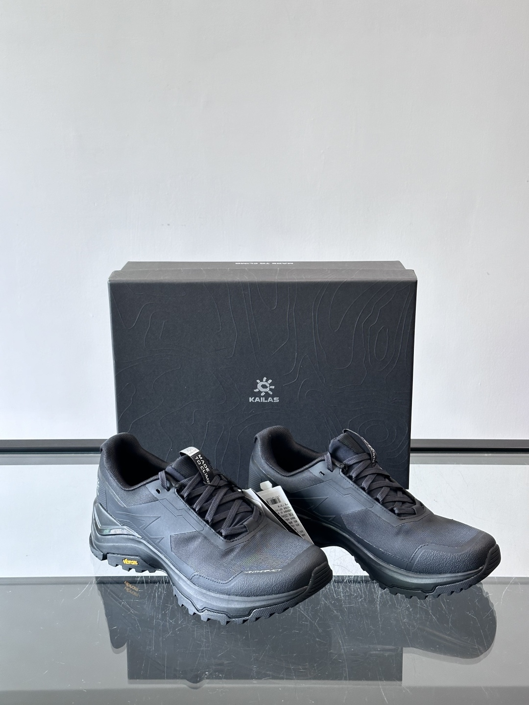 凯乐石界山徒步鞋，专为轻装徒步和日常通勤设计，鞋面采用防砂密实网布，透气又防砂石进入。Vibram橡胶大