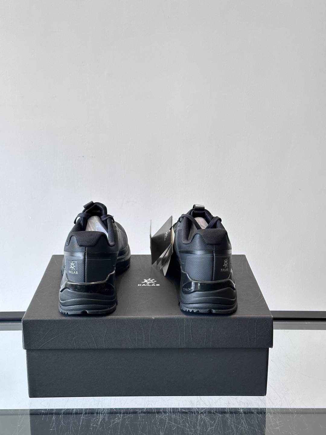 凯乐石界山徒步鞋，专为轻装徒步和日常通勤设计，鞋面采用防砂密实网布，透气又防砂石进入。Vibram橡胶大