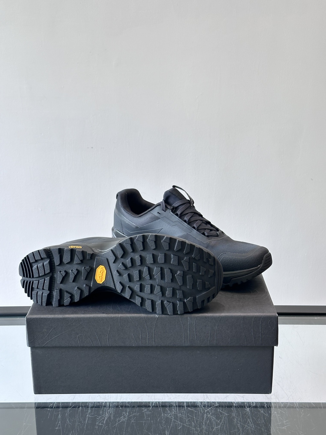 凯乐石界山徒步鞋，专为轻装徒步和日常通勤设计，鞋面采用防砂密实网布，透气又防砂石进入。Vibram橡胶大