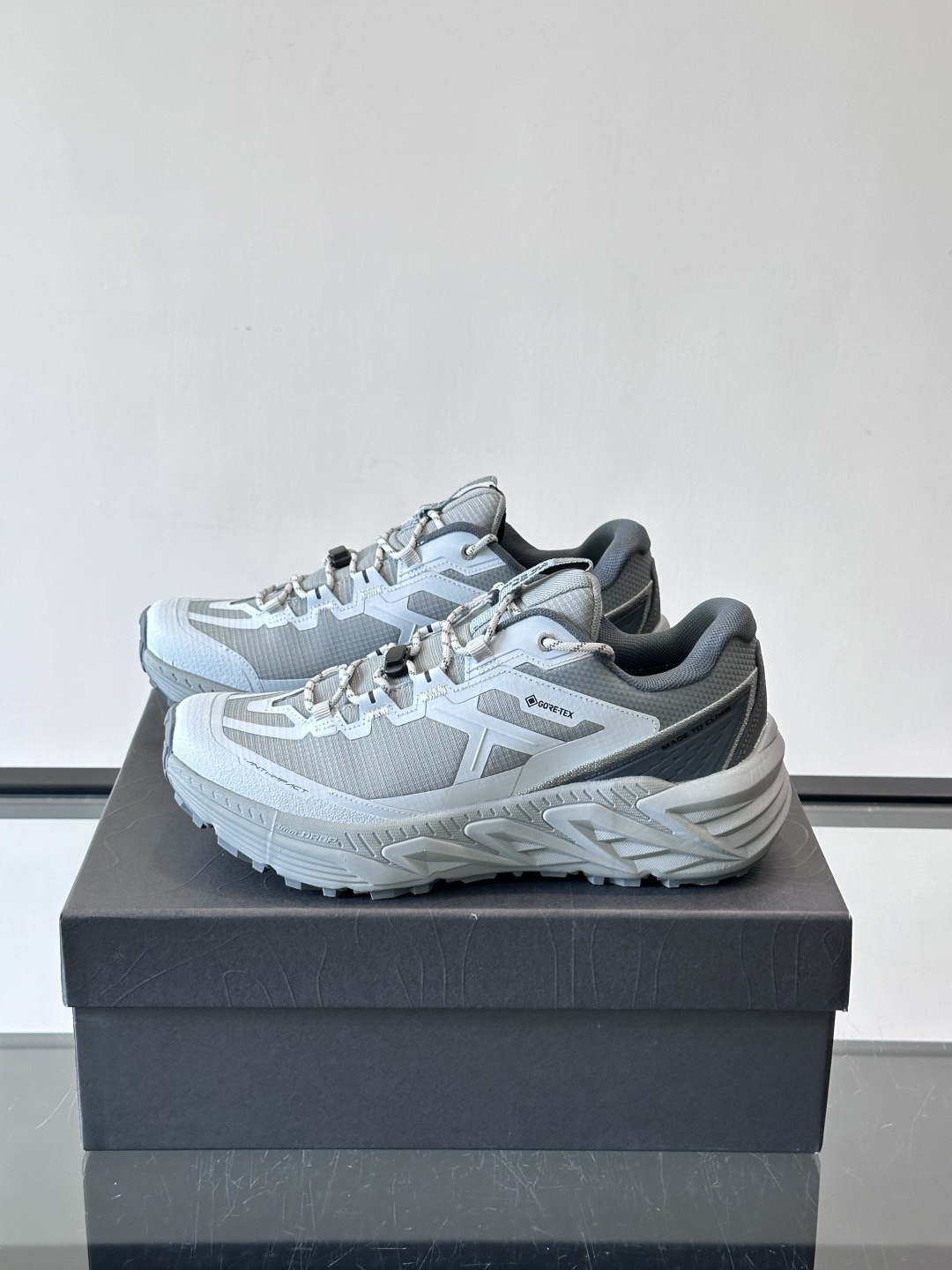 凯乐石山行-2 GTX徒步鞋，专为轻装徒步和城市通勤设计，GORE-TEX防水内靴，湿滑环境也能保持双脚