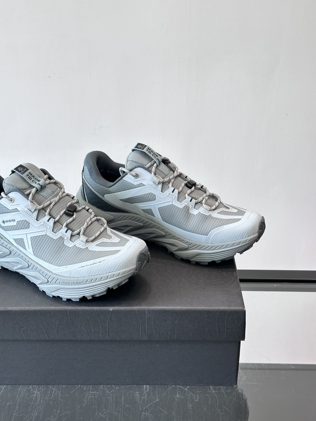 凯乐石山行-2 GTX徒步鞋，专为轻装徒步和城市通勤设计，GORE-TEX防水内靴，湿滑环境也能保持双脚