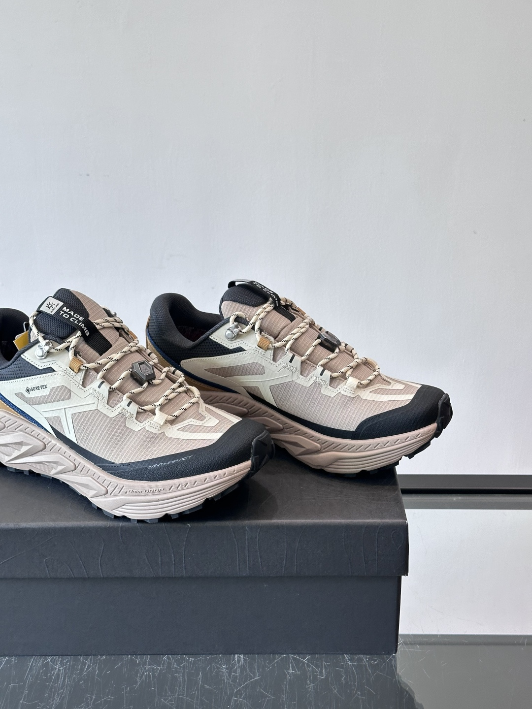 凯乐石山行-2 GTX徒步鞋，专为轻装徒步和城市通勤设计，GORE-TEX防水内靴，湿滑环境也能保持双脚