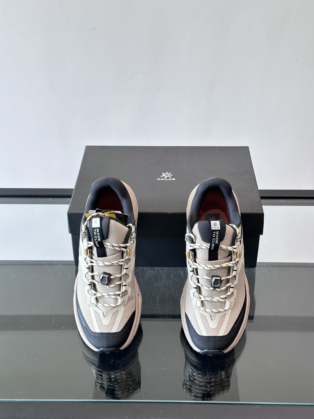 凯乐石山行-2 GTX徒步鞋，专为轻装徒步和城市通勤设计，GORE-TEX防水内靴，湿滑环境也能保持双脚