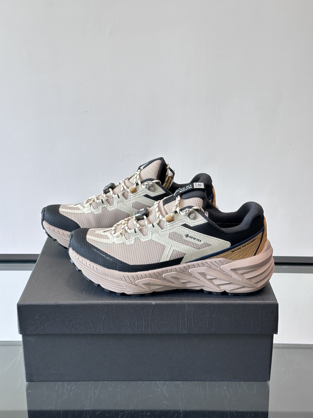 凯乐石山行-2 GTX徒步鞋，专为轻装徒步和城市通勤设计，GORE-TEX防水内靴，湿滑环境也能保持双脚