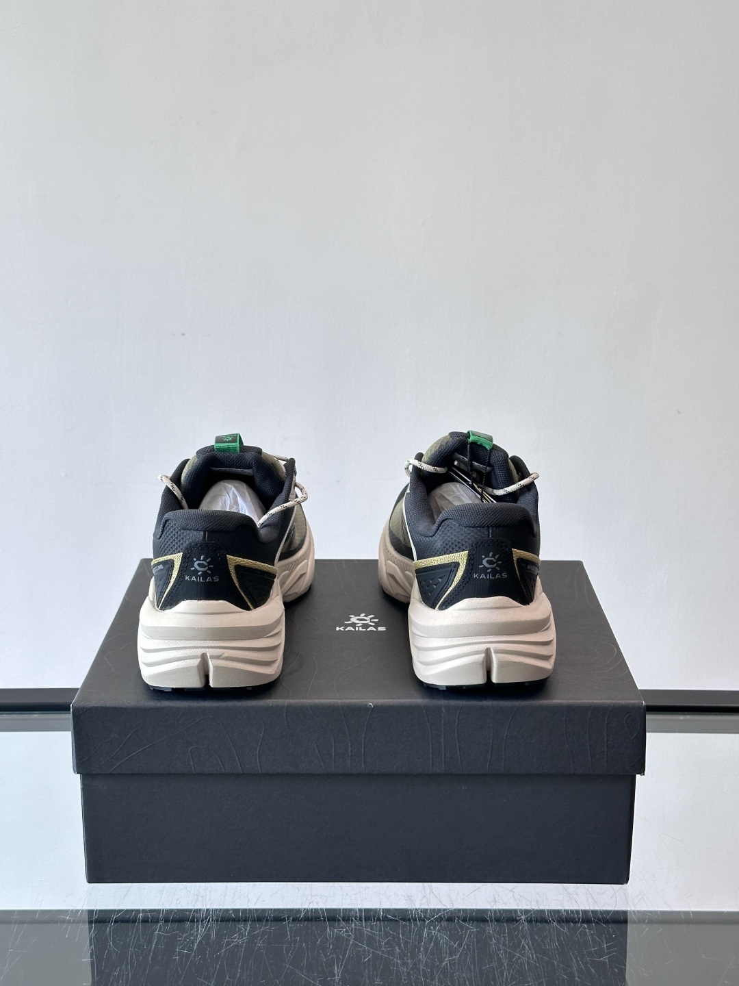 凯乐石山行-2 GTX徒步鞋，专为轻装徒步和城市通勤设计，GORE-TEX防水内靴，湿滑环境也能保持双脚