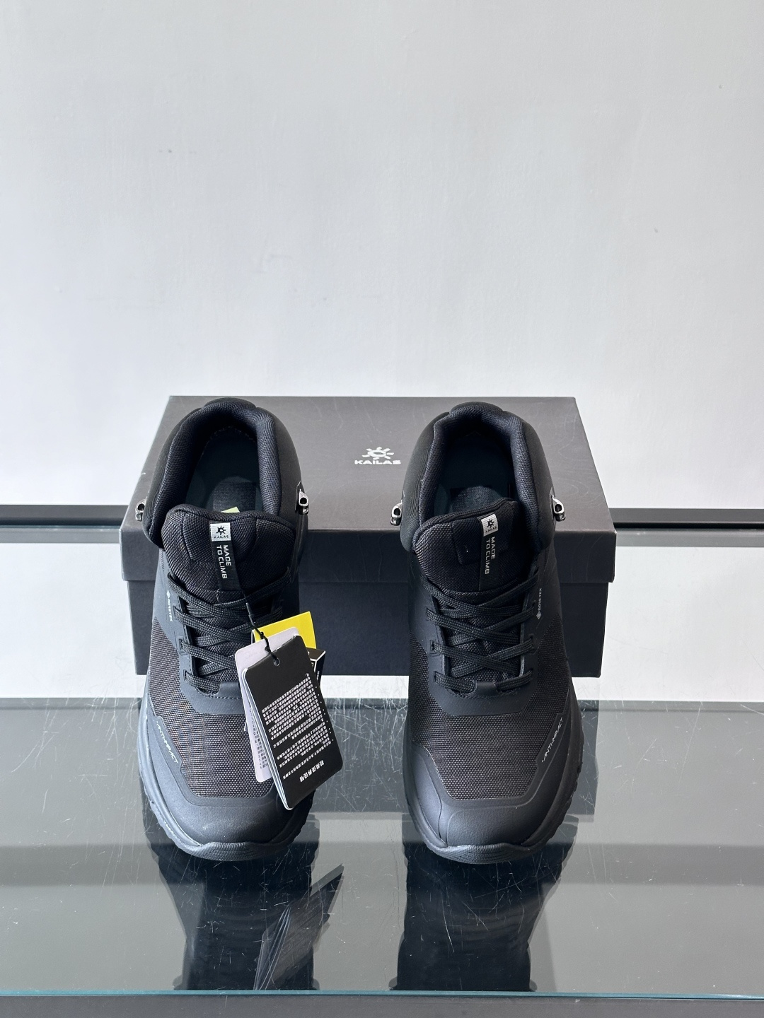 凯乐石界山GTXMID徒步鞋，专为中低海拔山野徒步设计，密实防砂网布鞋面+加固鞋头，有效阻挡砂石，保护脚